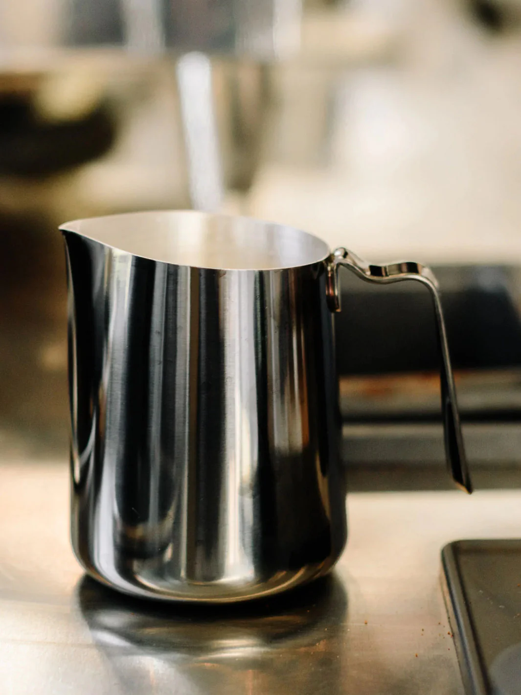 FELLOW Eddy Steaming Pitcher (532ml/18oz) - Image 3