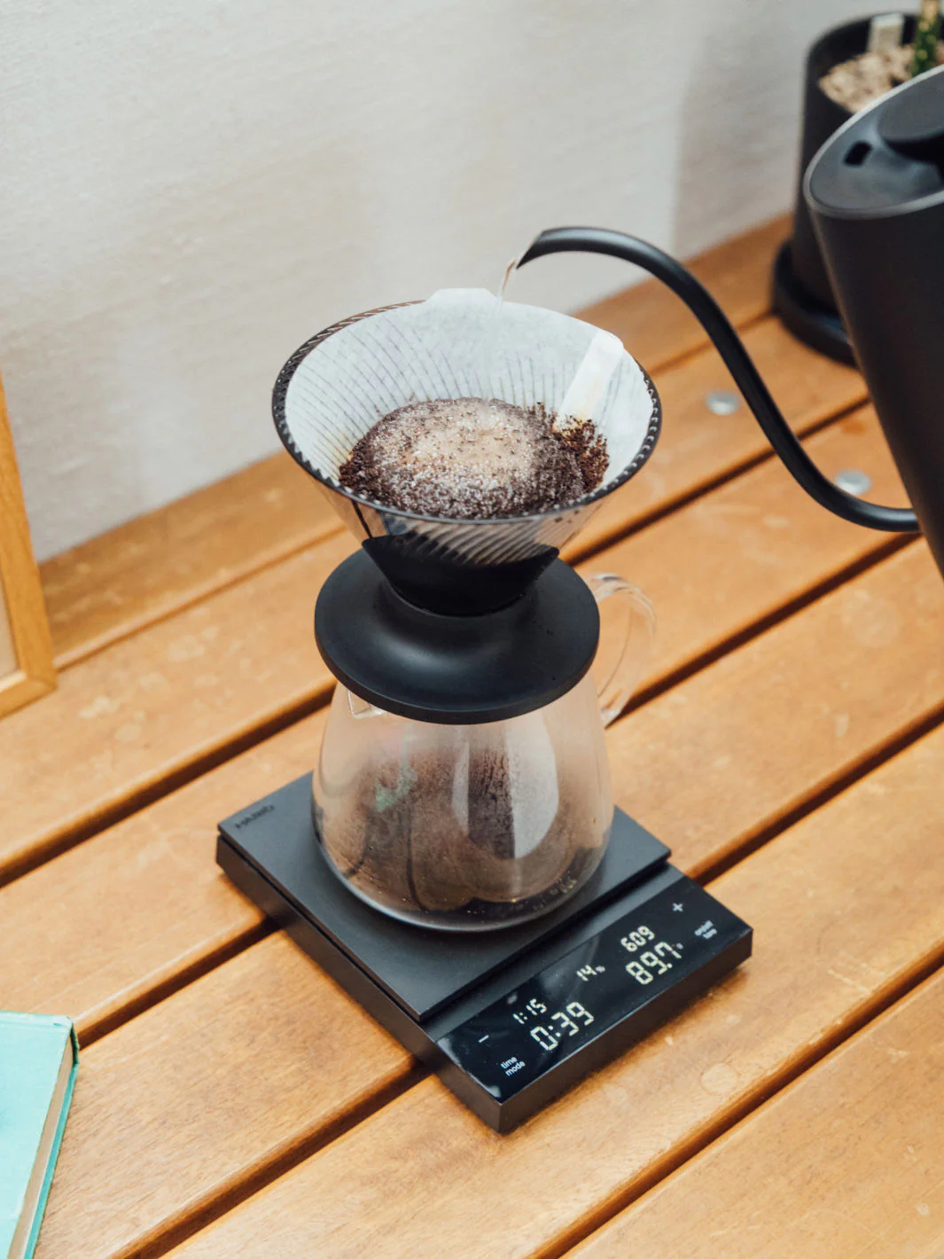 HARIO V60-02 NEO Dripper (Tritan) (Black) - Image 5