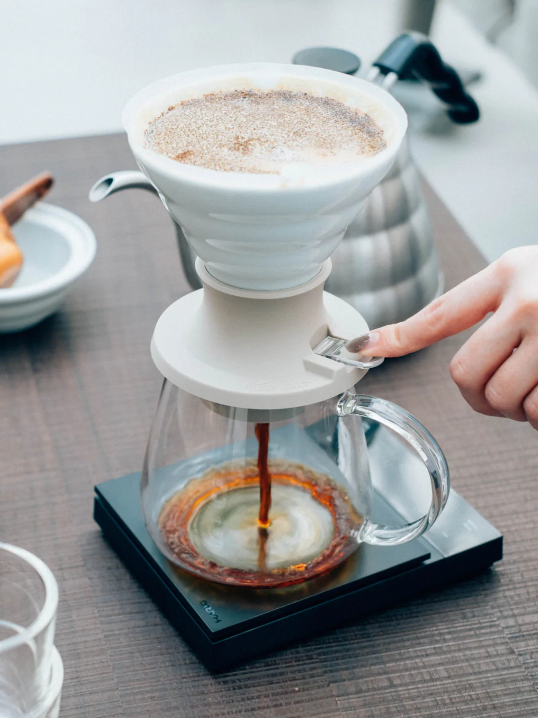 HARIO V60-02 SWITCH Immersion Dripper (200ml/6.76oz) (Ceramic) - Image 19