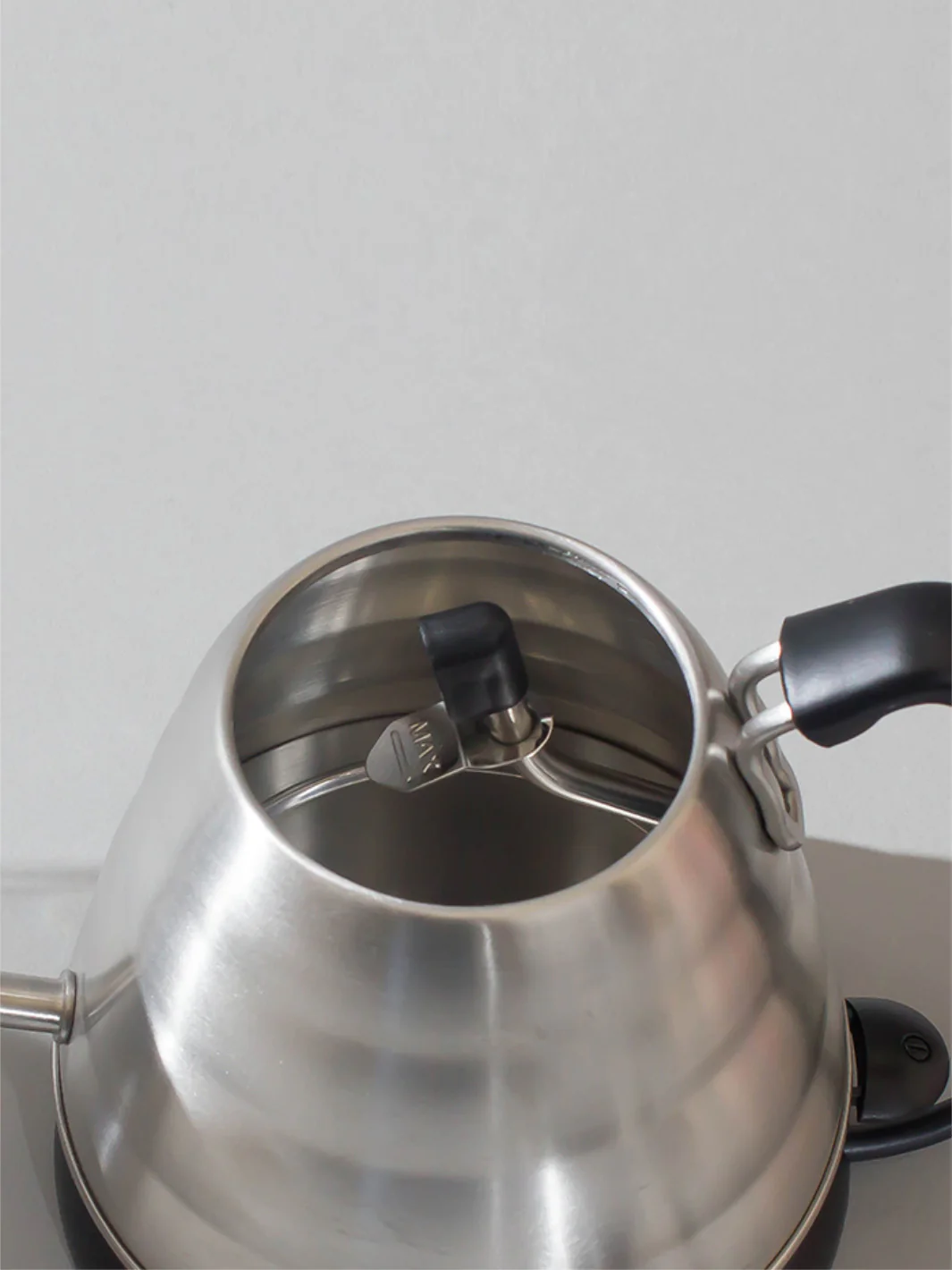 HARIO V60 Buono Electric Kettle (120V) - Image 6