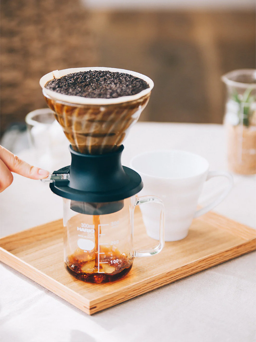 HARIO V60-02 SWITCH Immersion Dripper (200ml/6.76oz) (Glass) - Image 3