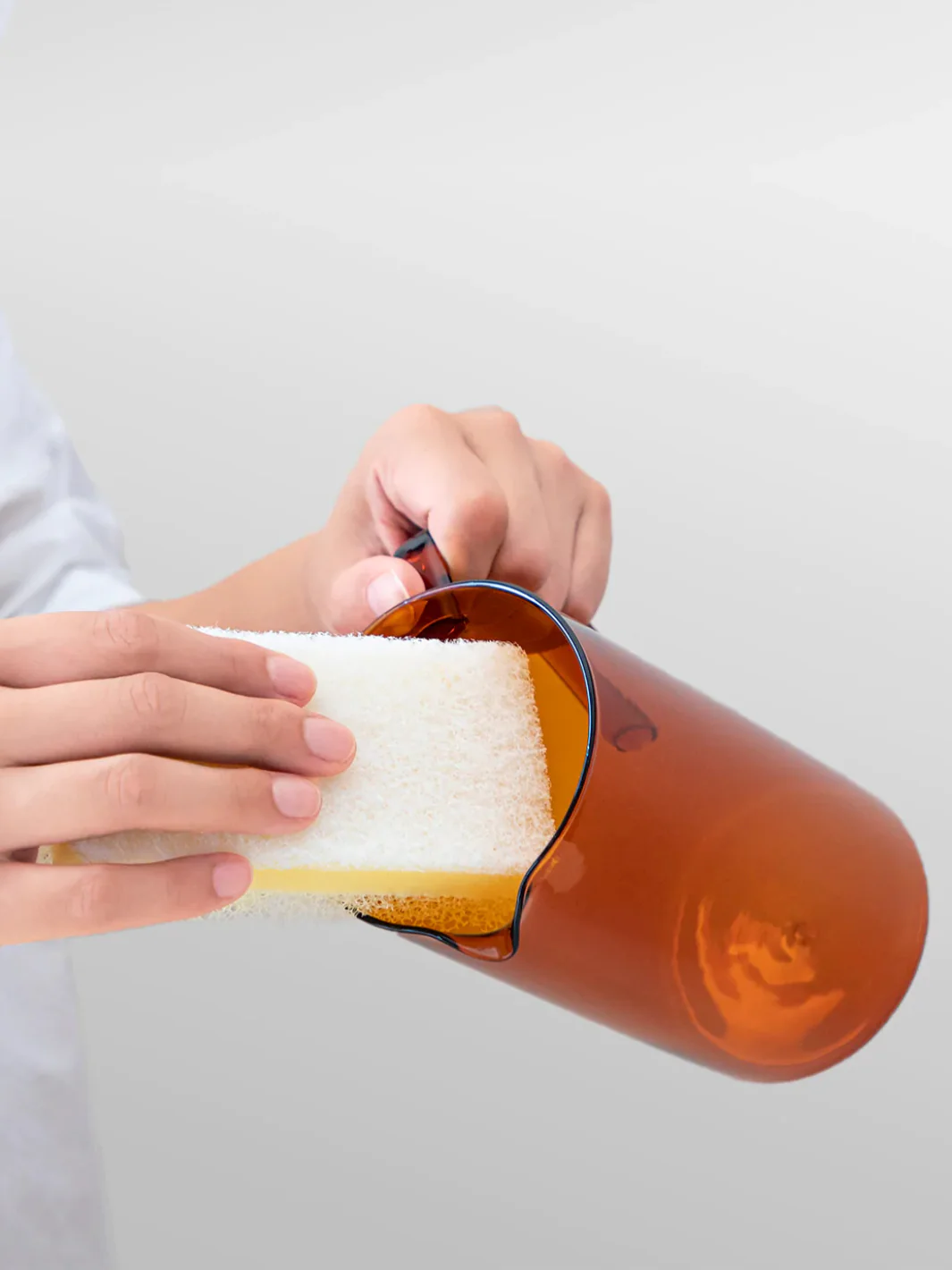 KINTO CAST AMBER Jug (750ml/25.5oz) - Image 3