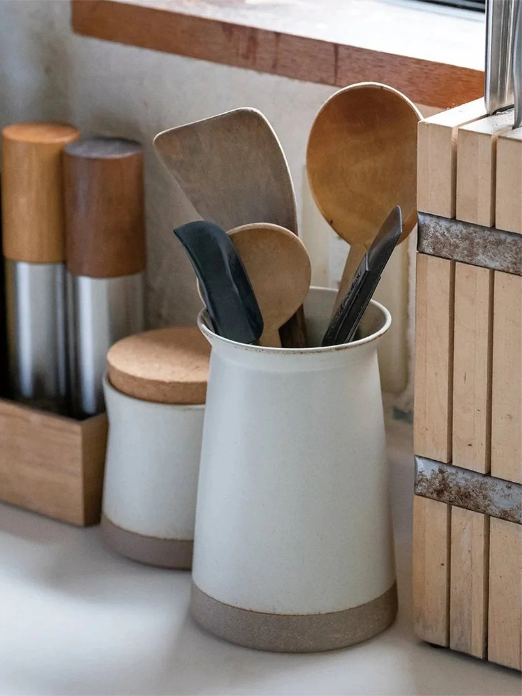 KINTO Ceramic Lab Utensil Holder (75mm/3in) - Image 7