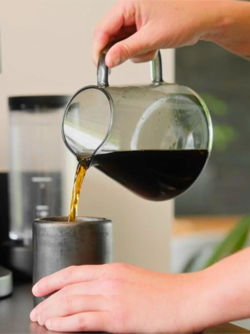 RATIO Four Handblown Glass Carafe - Image 7